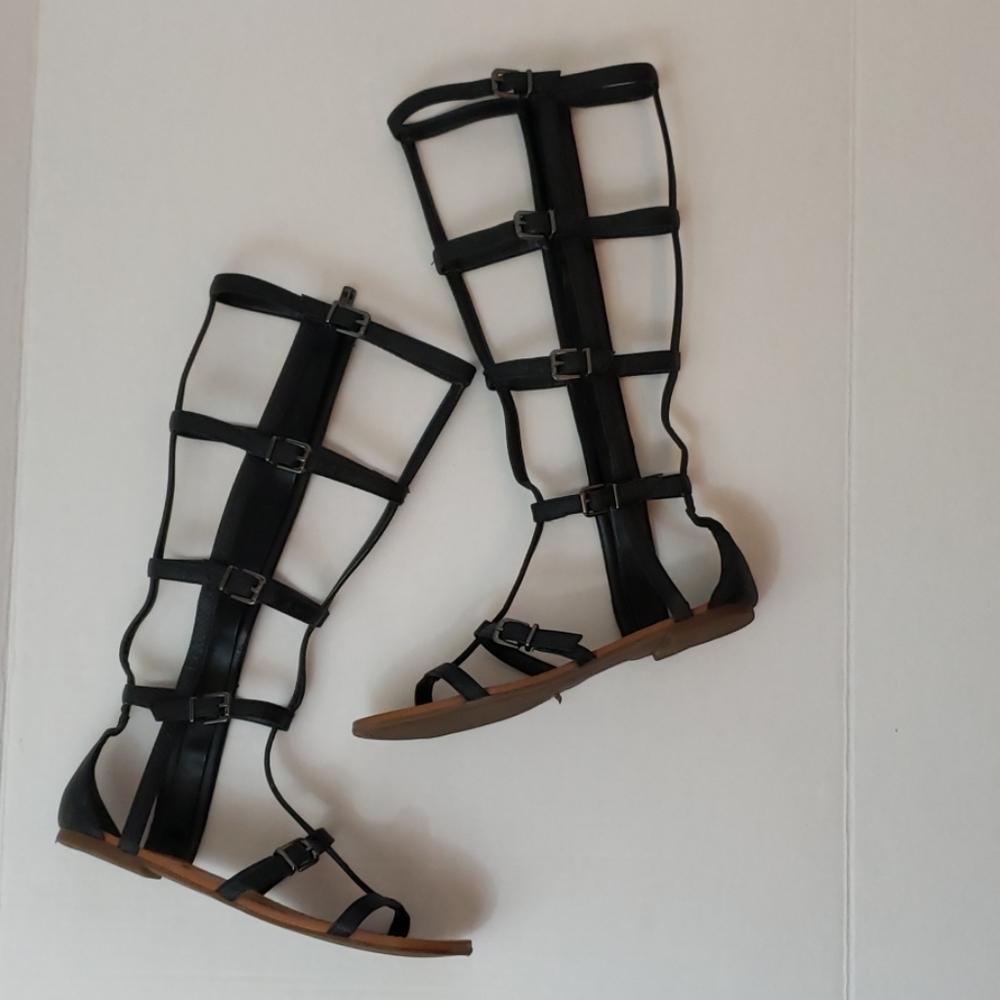 Sz 6.5 BCBG Tall Black Leather Gladiator Sandals